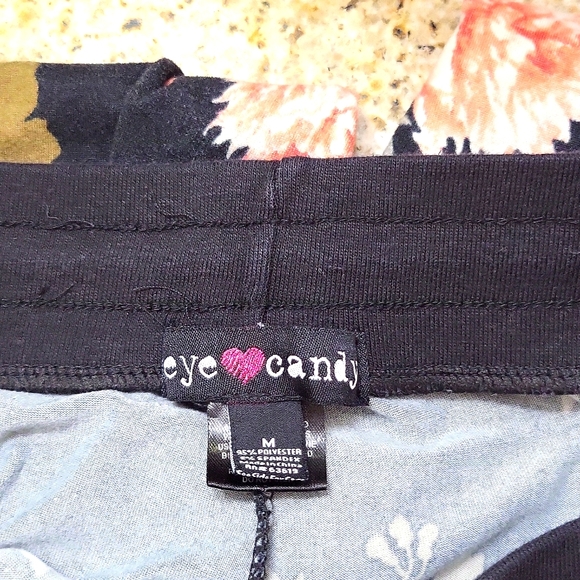 Size: M Eye Candy Floral Joggers - Picture 4 of 4